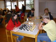 140112 links Cora Klinkenberg, im Hintergrund Henrik Fesl.JPG