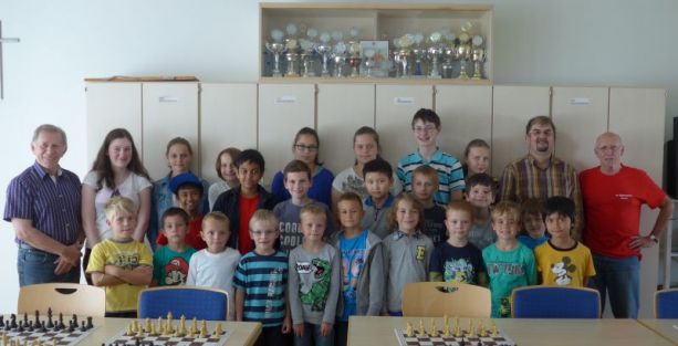 P1010978 links Anton Koenigl, rechts Martin Meier und Jugendleiter Helmut Gmeinwieser.JPG