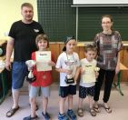 Die ersten Drei mit der Turnierleitung, links Korbinian.jpg