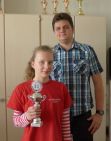 P1000606 Maria Kuehne gewann den Maedchenpokal der U12, mit Philipp Sadlo.JPG